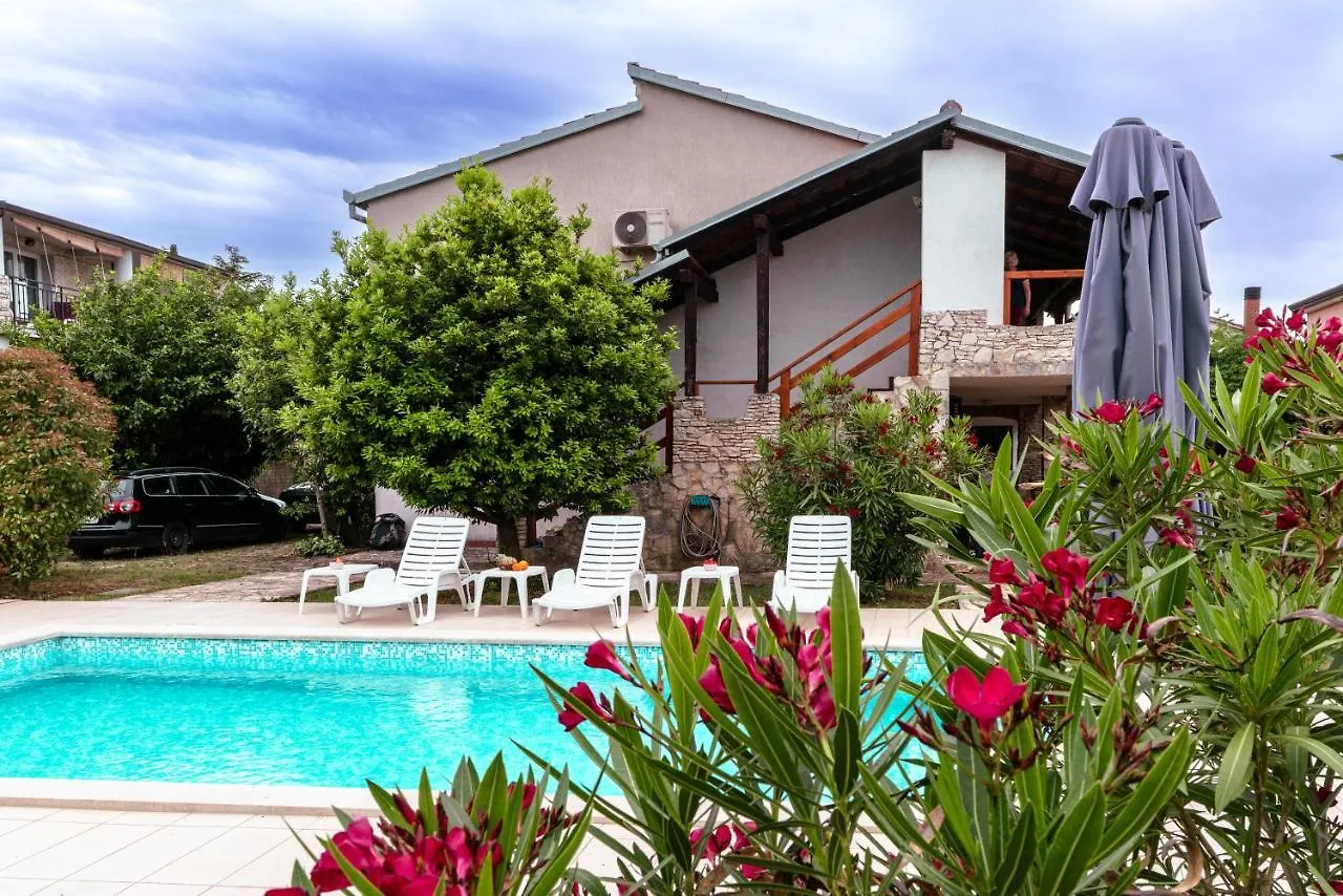 Apartment Lovely, Big, Apt1 With Privat Pool Peroj