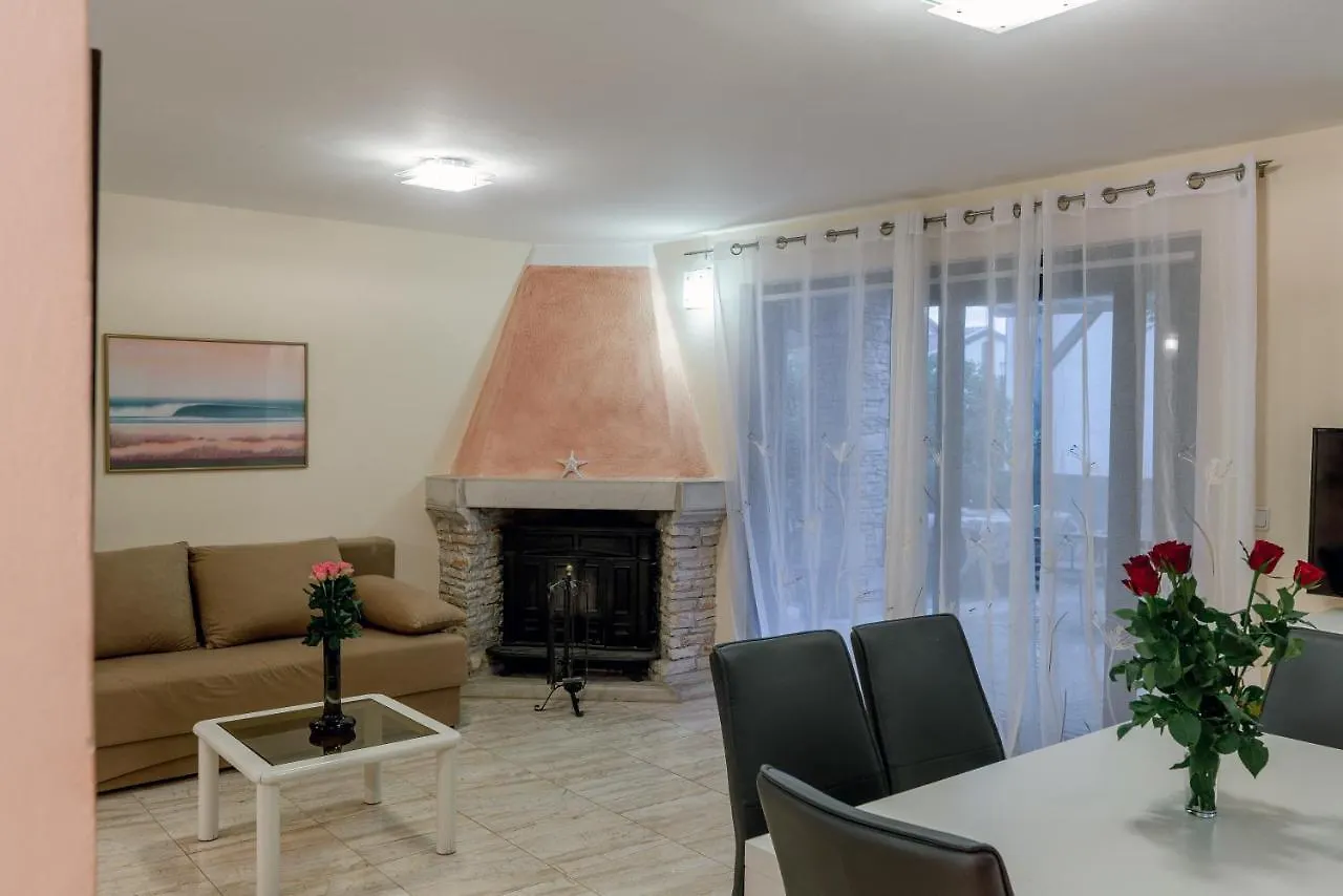 Lovely, Big, Apt1 With Privat Pool Peroj 0*,  Croatia