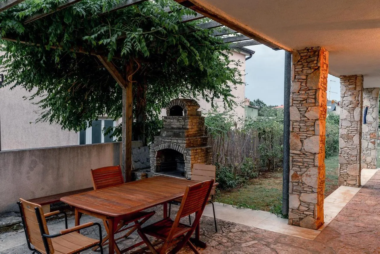 Lovely, Big, Apt1 With Privat Pool Peroj Apartament