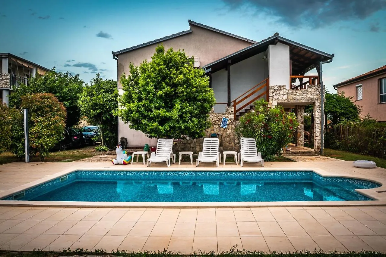 Lovely, Big, Apt1 With Privat Pool Peroj