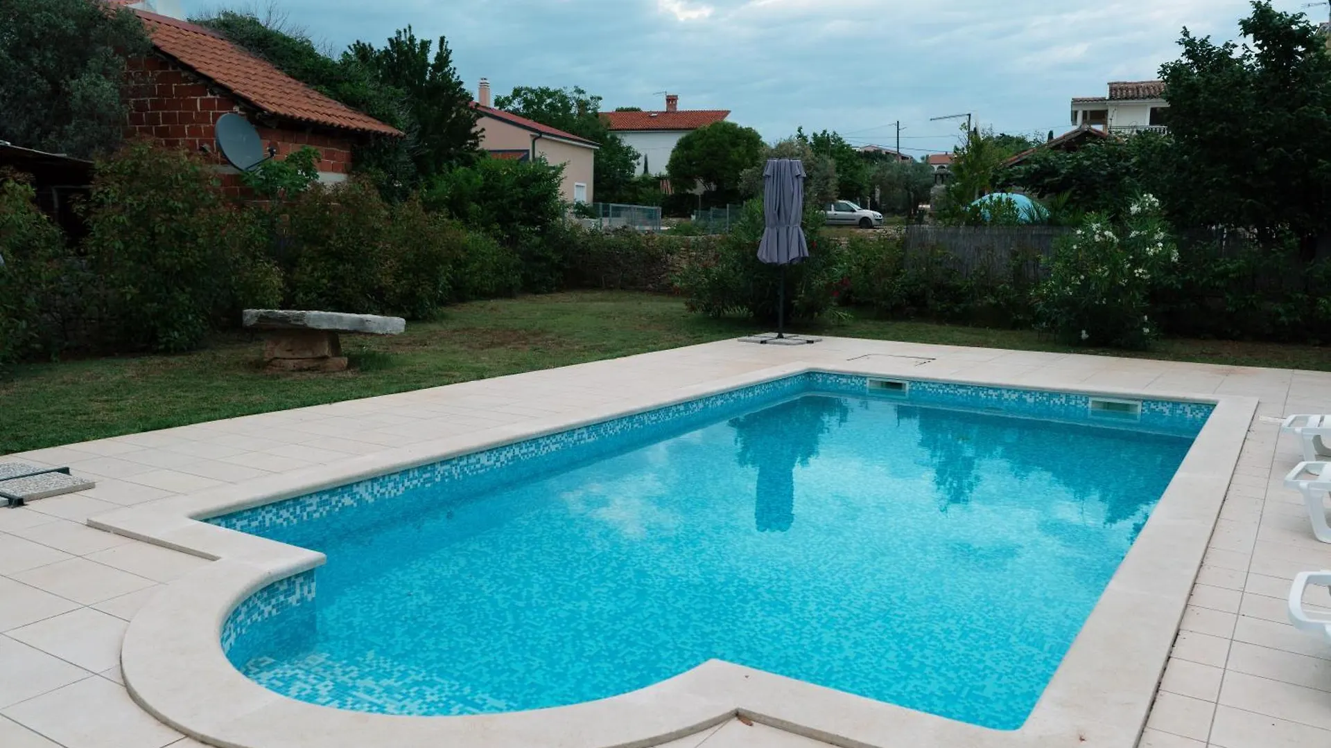 Lovely, Big, Apt1 With Privat Pool Peroj Apartment